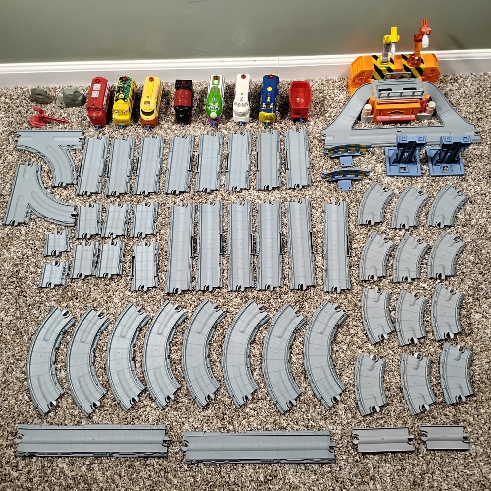 Huge Lot 70 Pcs Chuggington Interactive Railway Trains Track Repair‎ Shed Action